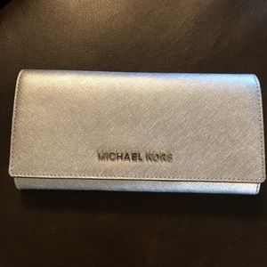 Michael Kors Saffiano “Jet Set Travel” Wallet
